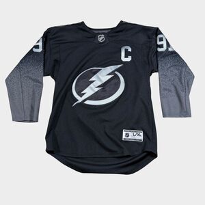 Steven Stamkos Tampa Bay Lightning Black Disrupt Jersey NHL Youth L/XL Captain C